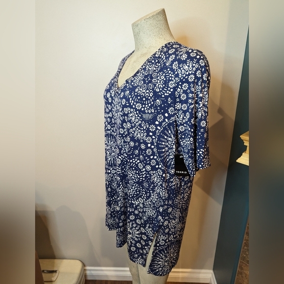 Torrid Favorite Tunic Super Soft blue V-Neck Tee Size 1x - Picture 9 of 11